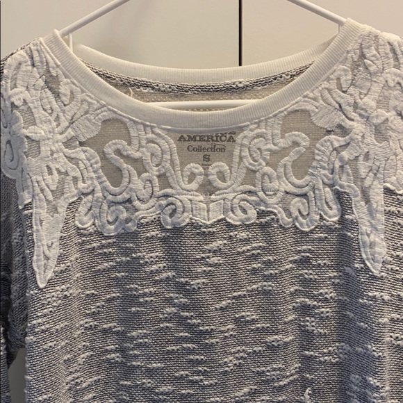 Light sweater, with mesh design at top. - Picture 2 of 6